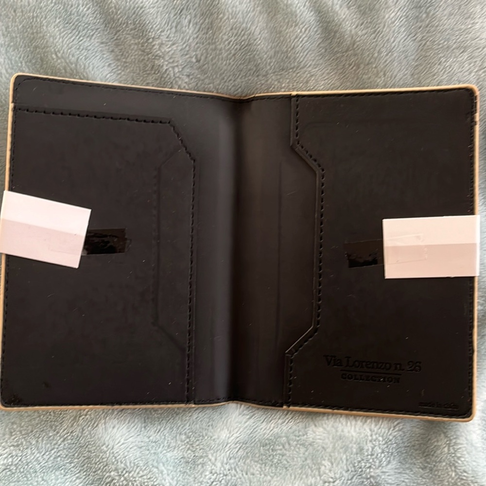 Via Lorenzo n.26 Collection Gold  Passport  Case - Picture 3 of 7